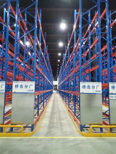 Стеллажная система склада для тяжелых условий эксплуатации VNA с очень узкими проходами